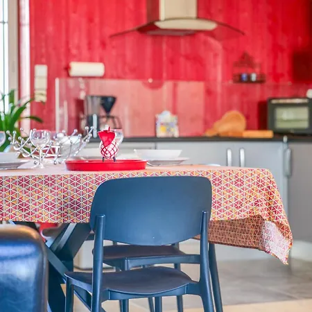 Charmante Maisonnette Proche Chenal - 5 Personnes *
